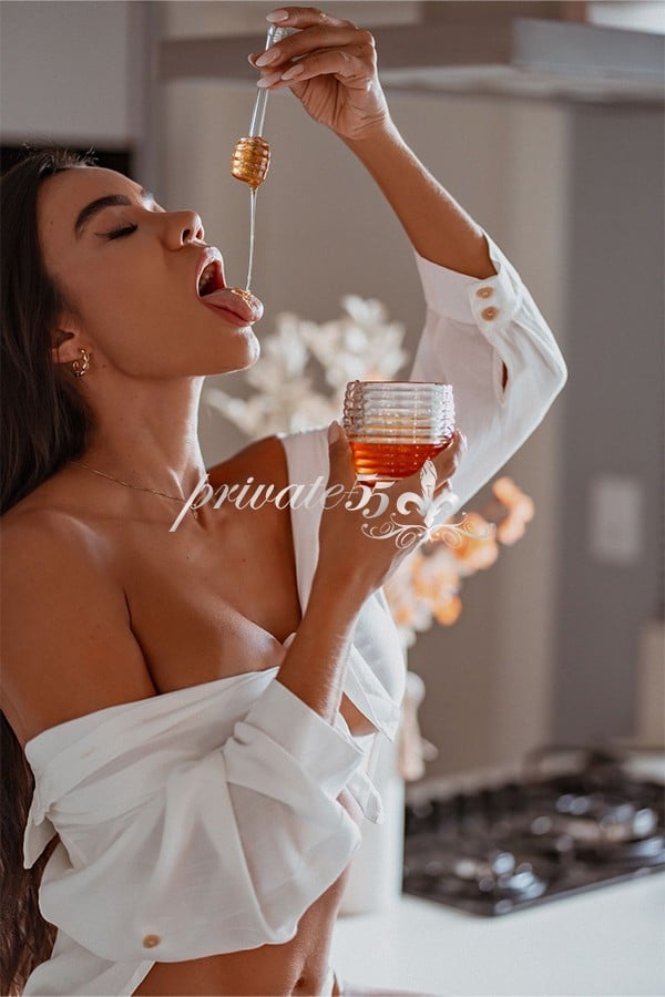 Public photo 16 of Lia Bellini