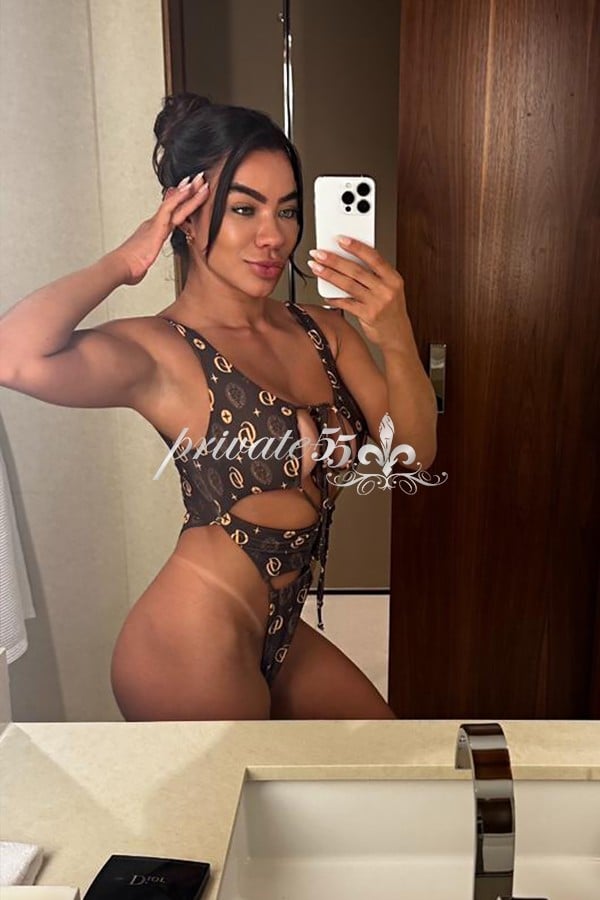Public photo 11 of Lia Bellini