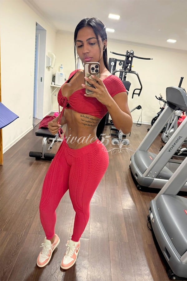 Public photo 3 of Bruna Mello