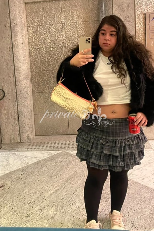 Public photo 21 of Isabella Montclair