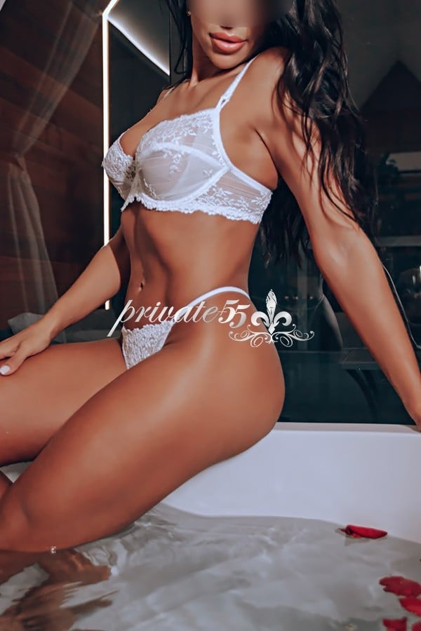Public photo 16 of Júlia Andrade