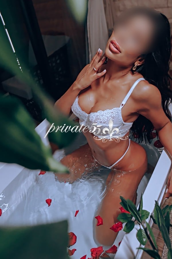Public photo 11 of Júlia Andrade