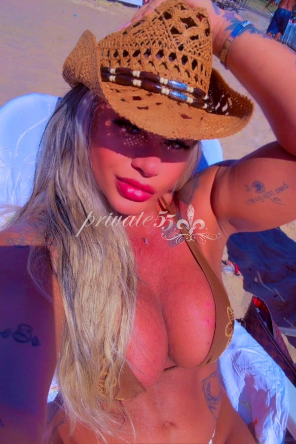 Public photo 3 of Taty Pontes