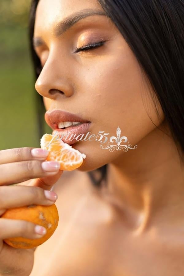 Public photo 17 of Bruna Montez