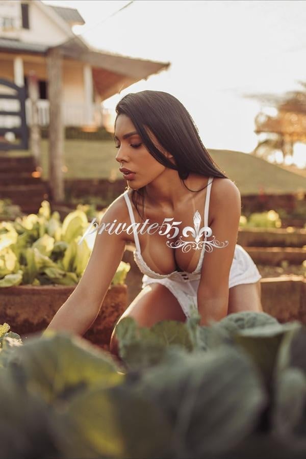 Public photo 14 of Bruna Montez