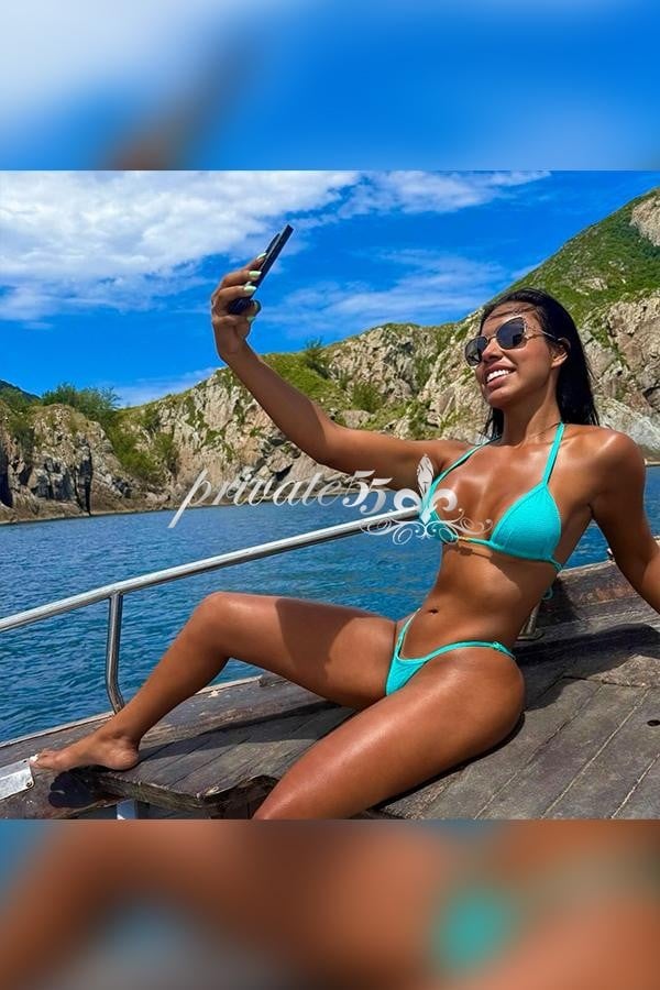 Public photo 2 of Bruna Montez