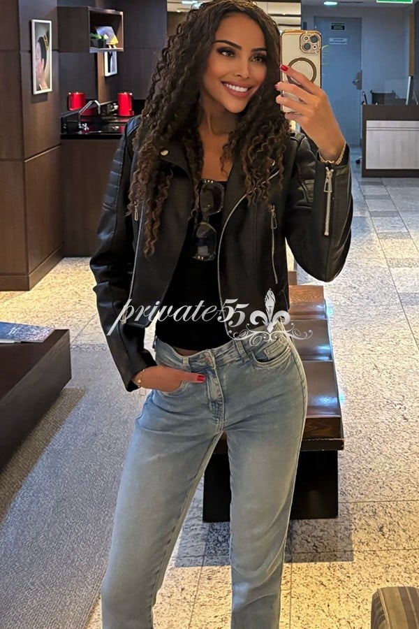 Public photo 27 of Anastácia Louise
