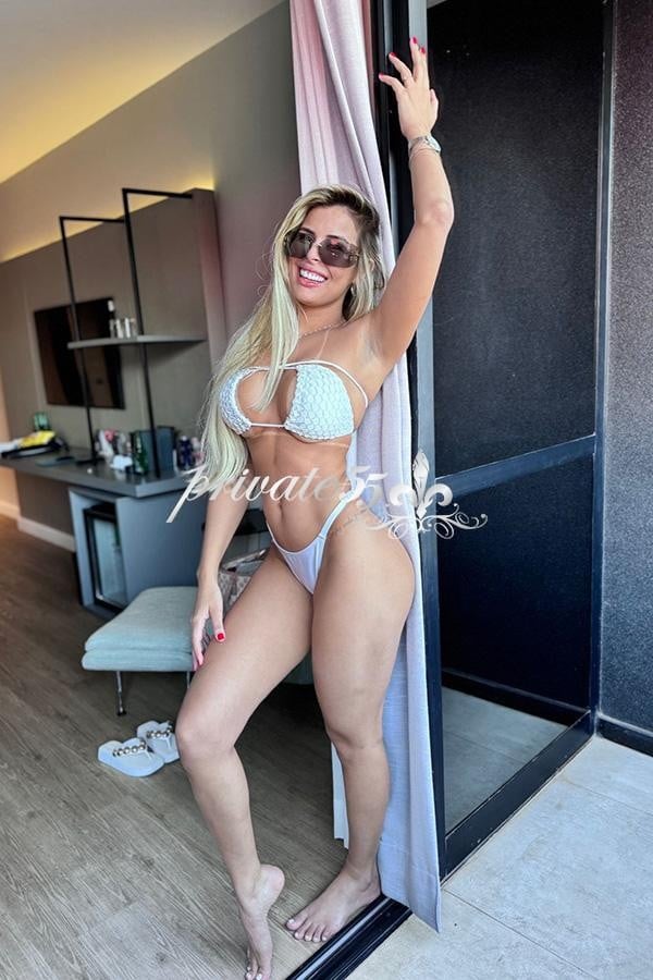 Public photo 3 of Sthefany Bach