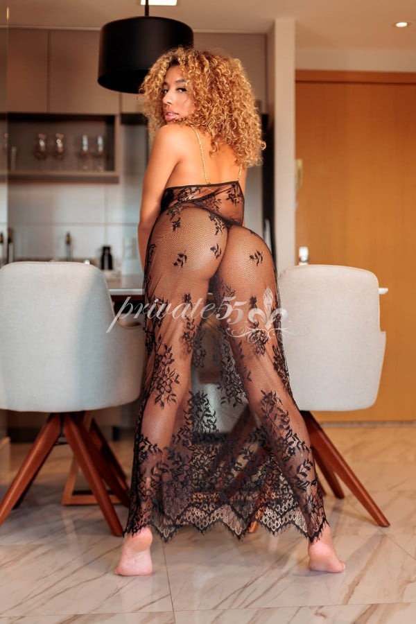 Public photo 14 of Isa  Fagundes