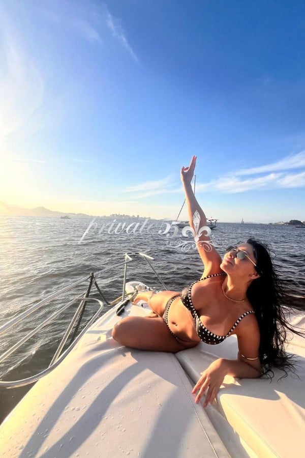 Public photo 4 of Alice Martins