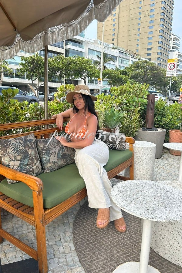 Public photo 3 of Alice Martins