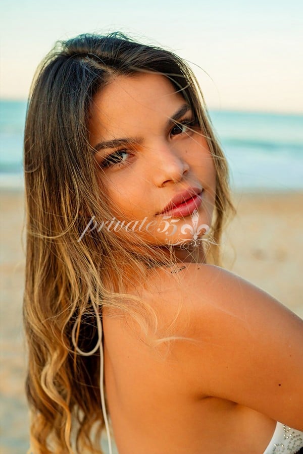 Public photo 12 of Pérola Martins