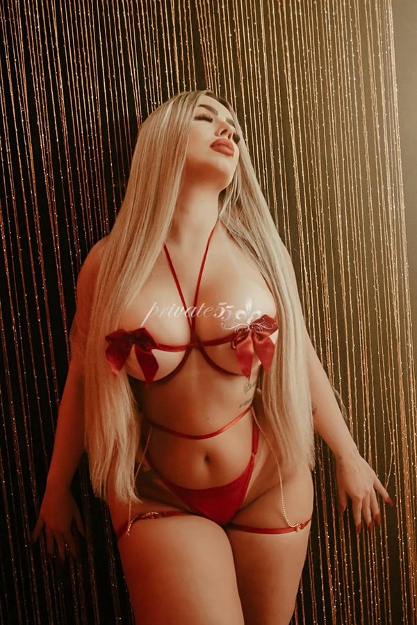 Public photo 10 of Babi Andrade