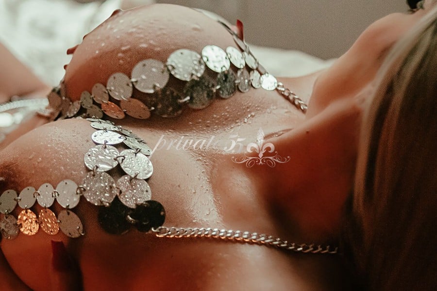 Public photo 7 of Babi Andrade