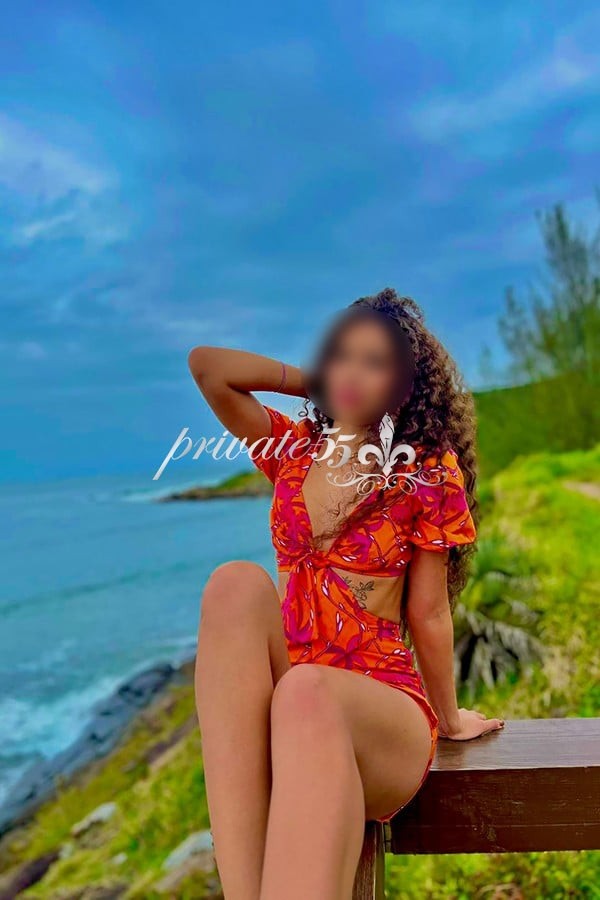 Public photo 4 of Livia Andrade