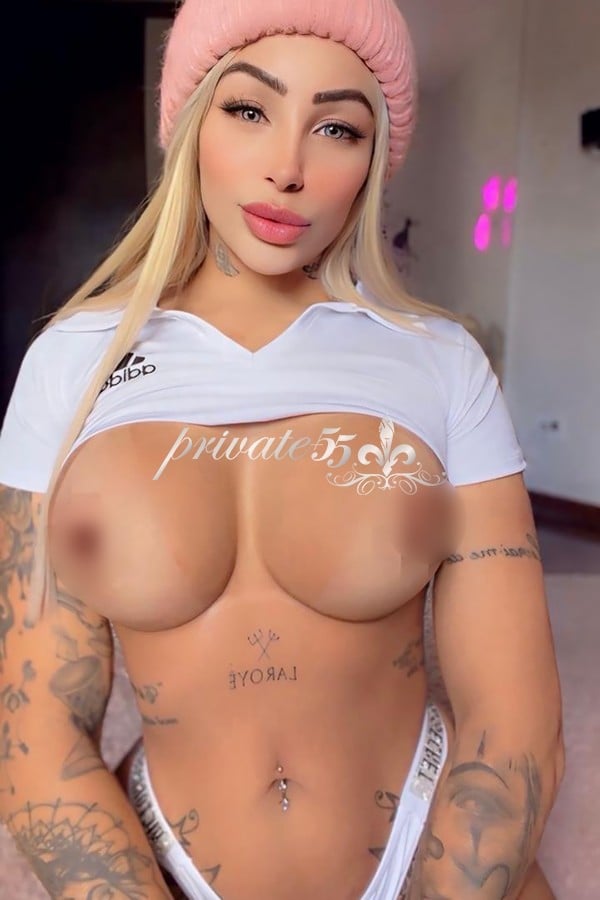 Public photo 22 of Fernanda Mel