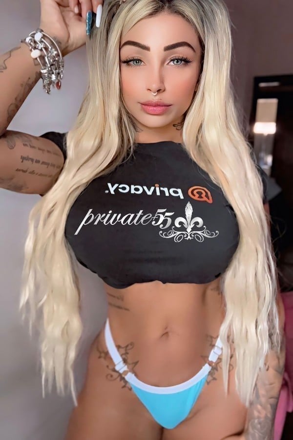 Public photo 15 of Fernanda Mel