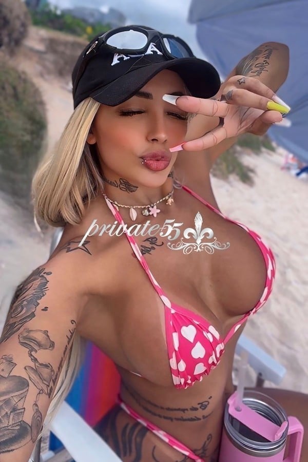 Public photo 2 of Fernanda Mel