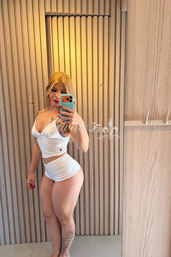 Public photo 3 of Sophia Vilela