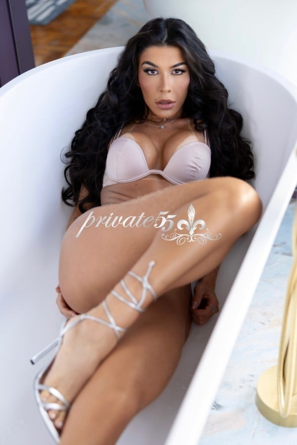 Public photo 4 of Júlia Torres