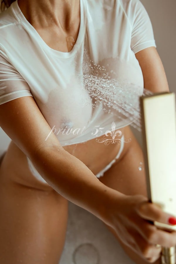 Public photo 8 of Lisa Prado
