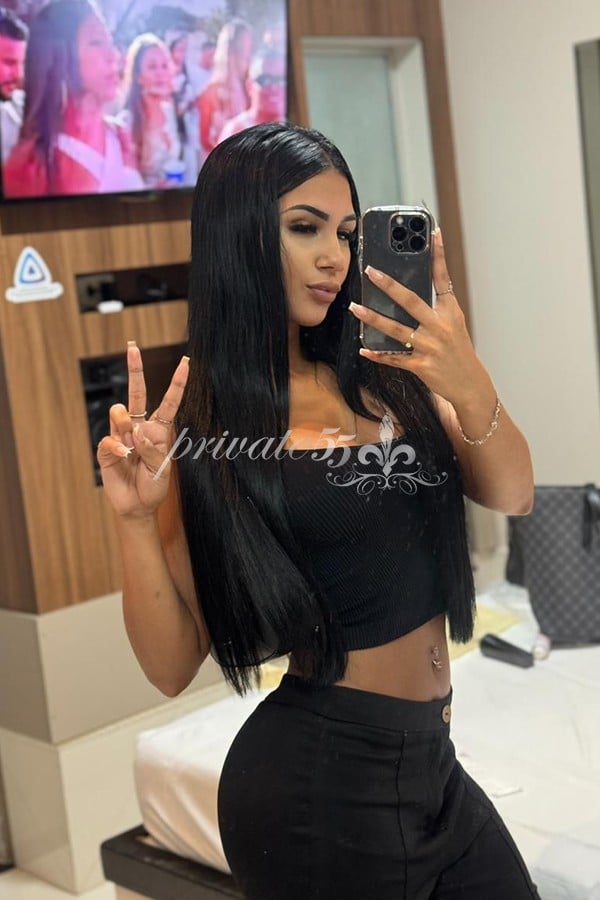 Public photo 5 of Clara Silva