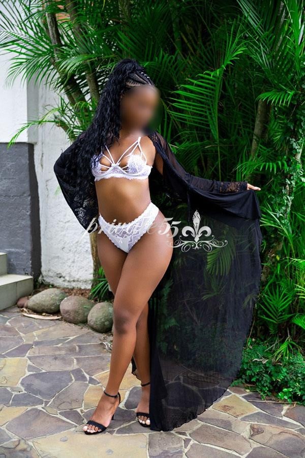 Public photo 7 of Alexia Rodrigues