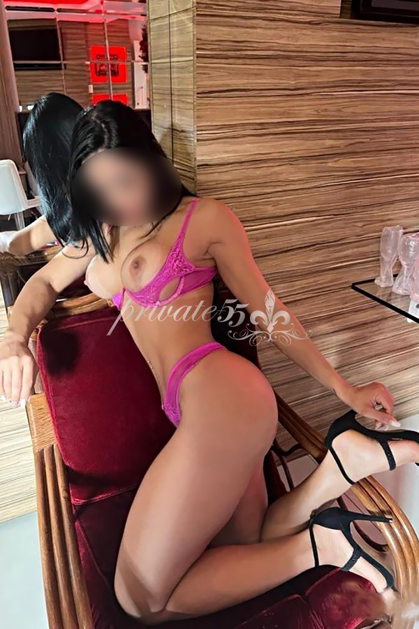 Public photo 8 of Laryssa Ferrari