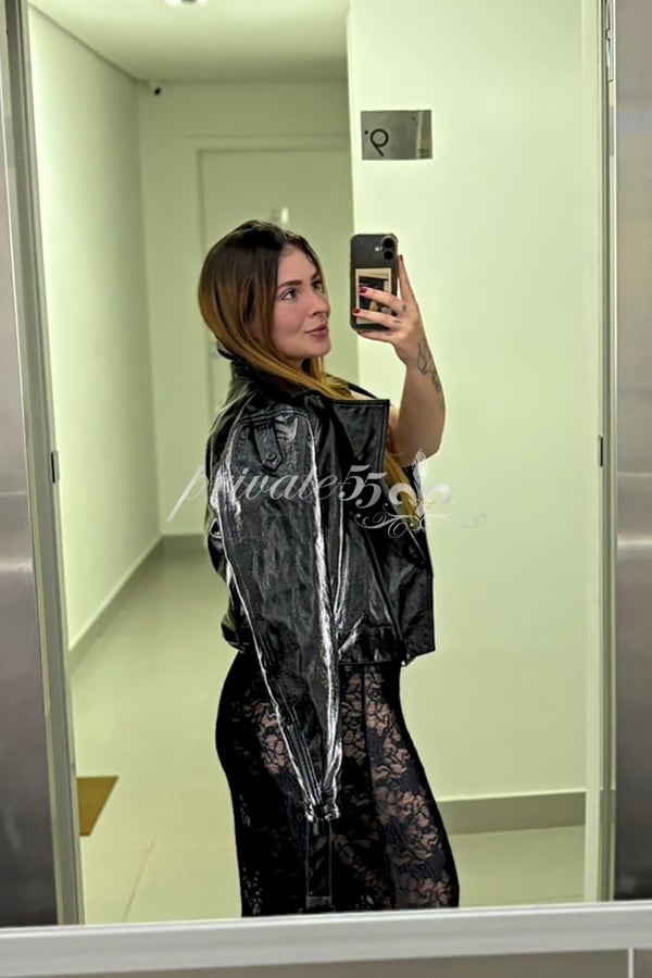 Public photo 21 of Lara Ruiva