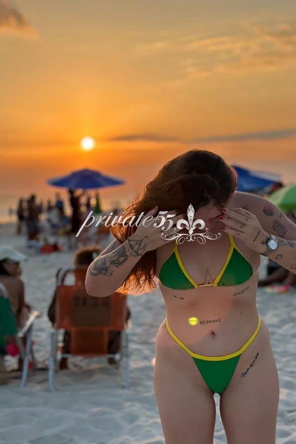 Public photo 19 of Lara Ruiva