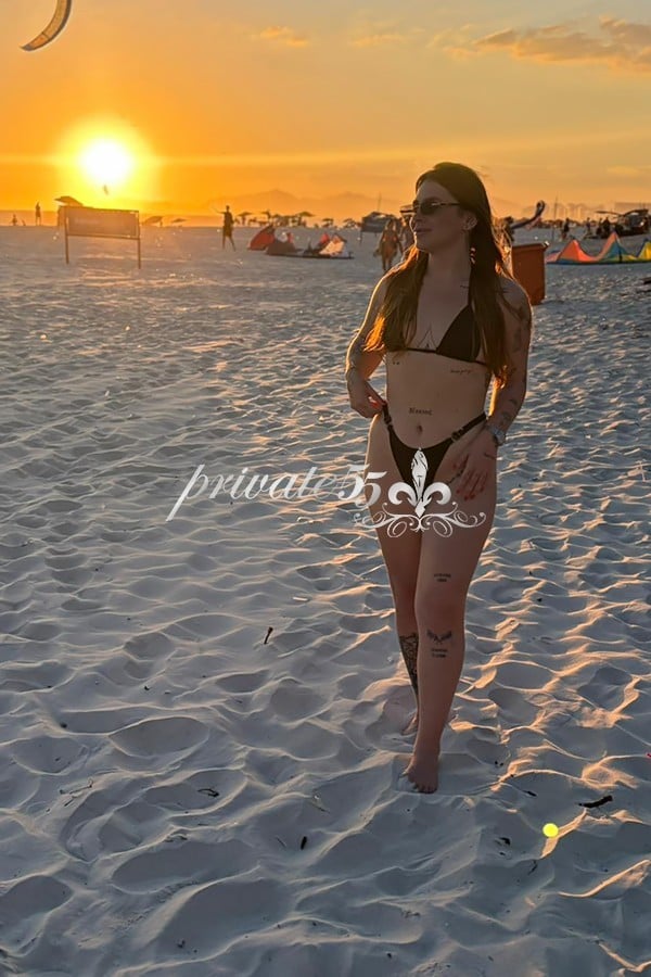 Public photo 17 of Lara Ruiva