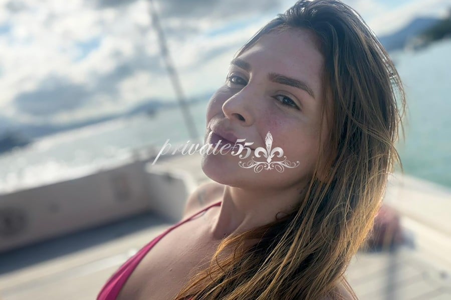 Public photo 14 of Lara Ruiva
