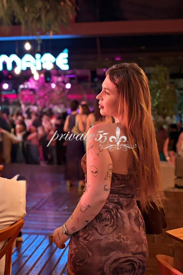 Public photo 10 of Lara Ruiva