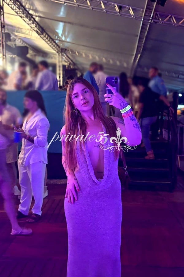 Public photo 8 of Lara Ruiva