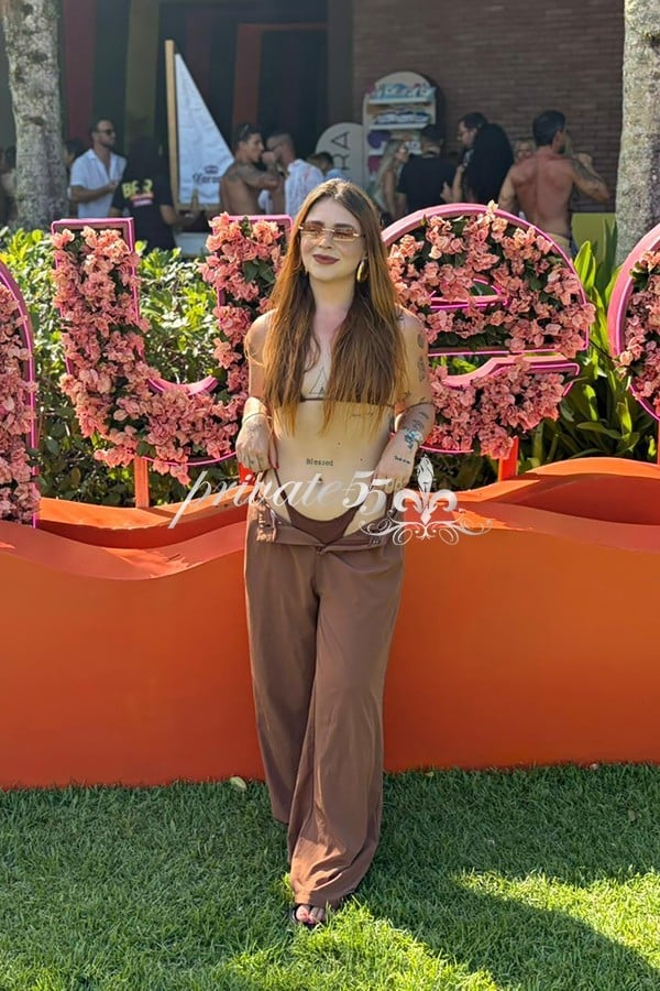 Public photo 5 of Lara Ruiva