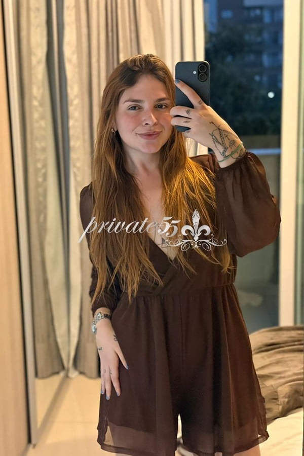 Public photo 2 of Lara Ruiva