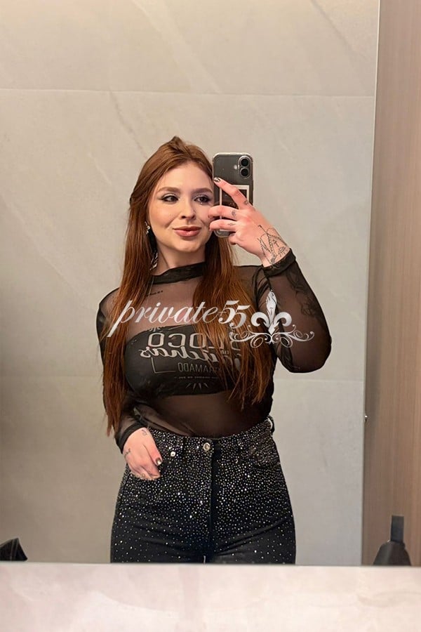 Lara Ruiva, garota de programa, foto 2