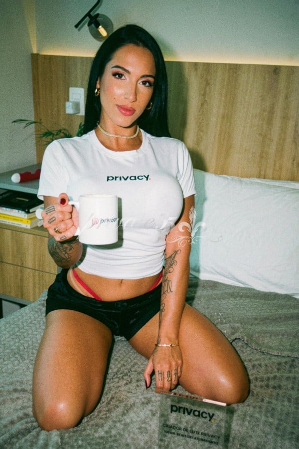 Public photo 19 of Thaís De Vargas