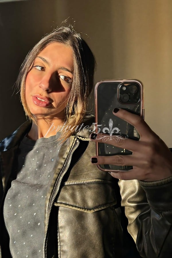 Public photo 23 of Sabrina Andrade