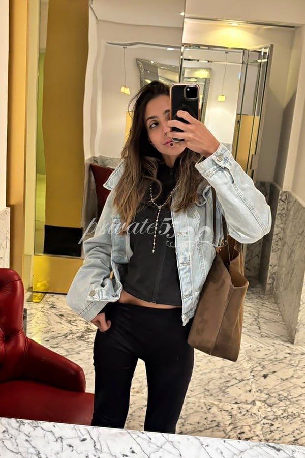 Public photo 3 of Sabrina Andrade