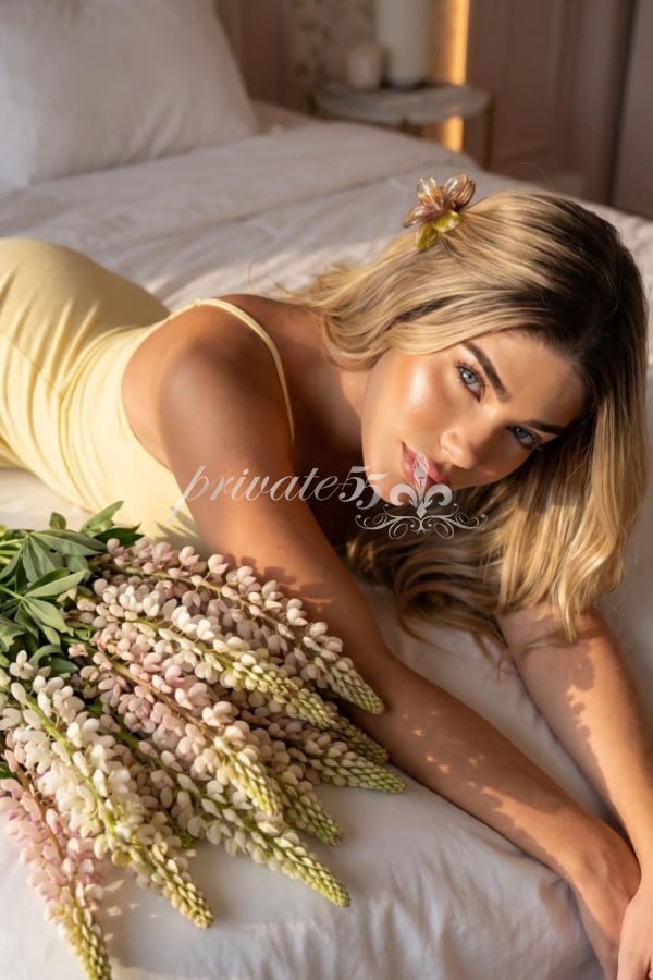 Public photo 3 of Lauren  Reis