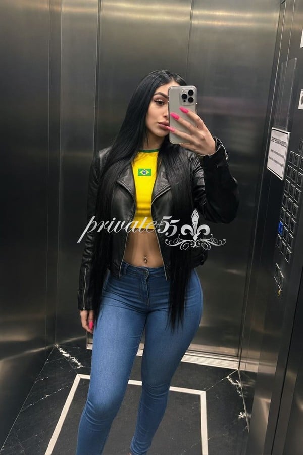 Public photo 5 of Laura Dias