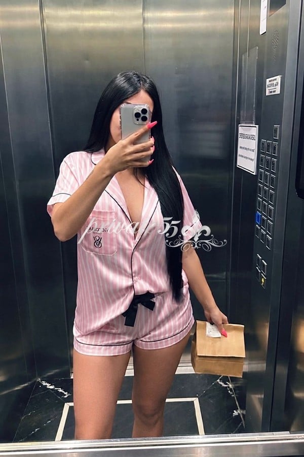 Public photo 2 of Laura Dias
