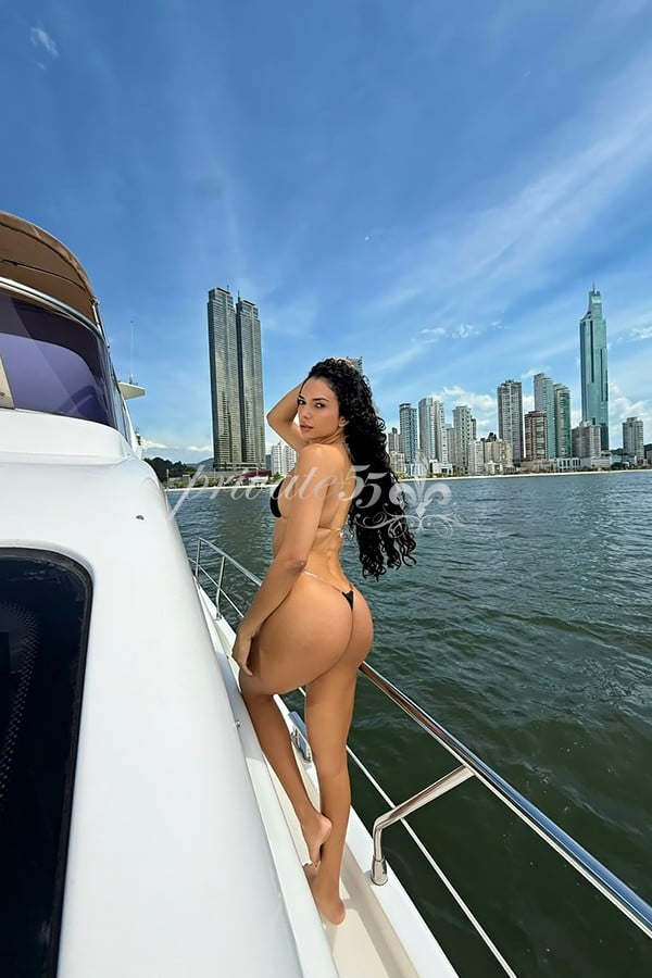 Public photo 8 of Isa Medeiros