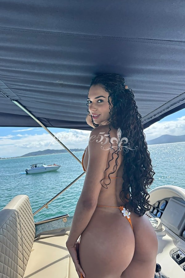 Public photo 7 of Isa Medeiros