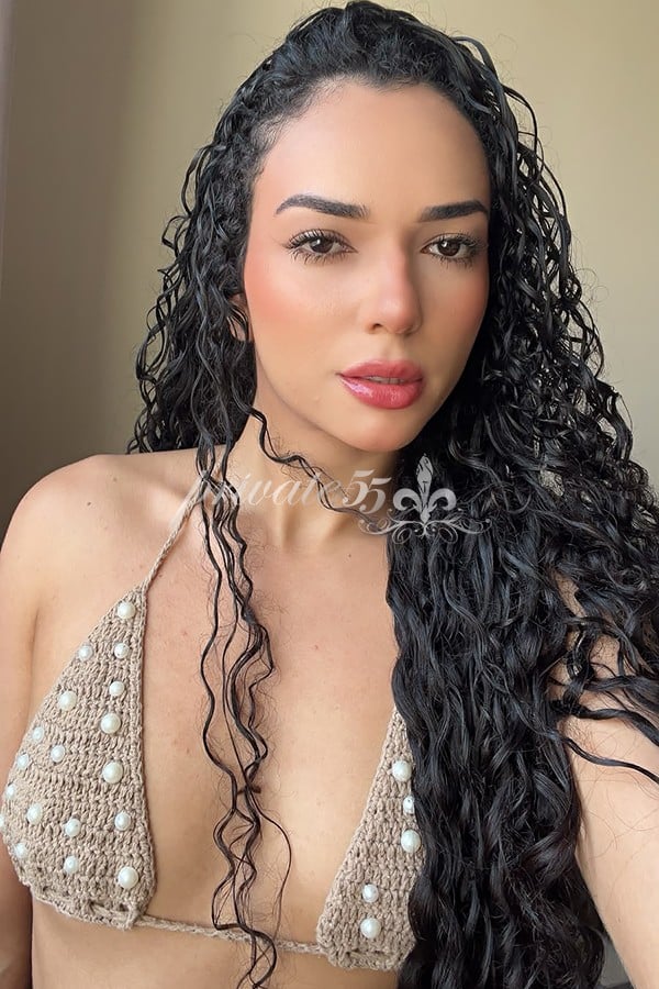 Public photo 6 of Isa Medeiros