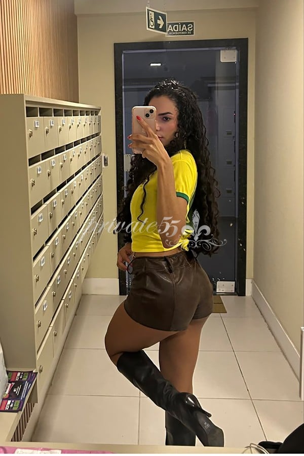 Public photo 2 of Isa Medeiros