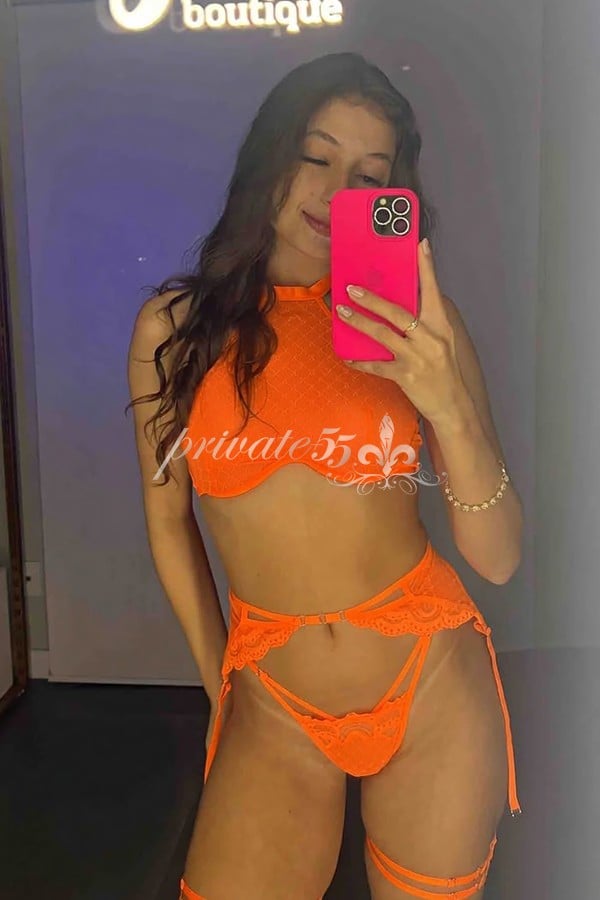 Public photo 3 of Bibi Azevedo