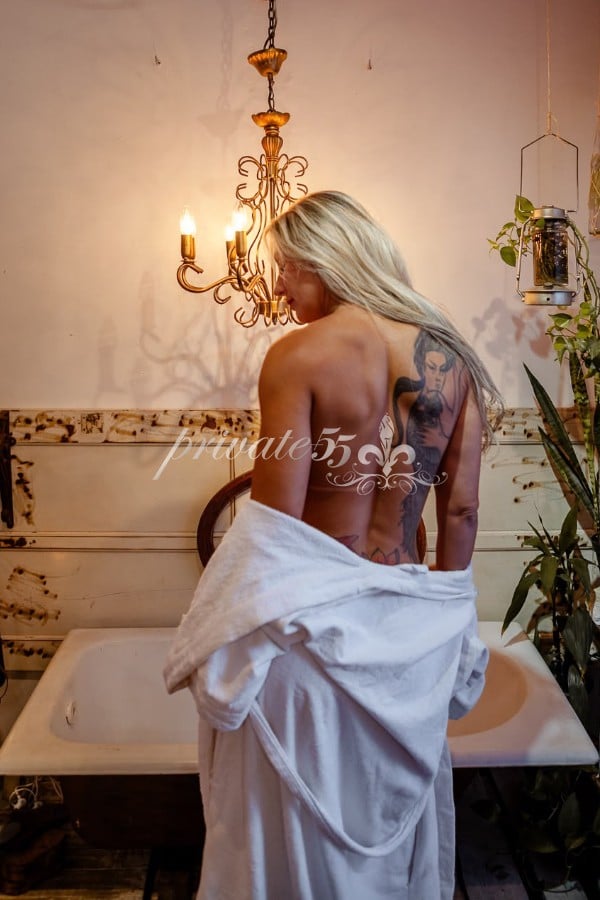 Public photo 7 of Lucy Guedes