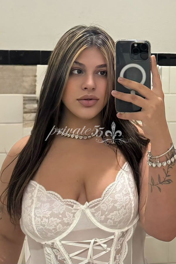 Public photo 11 of Isadora Diniz